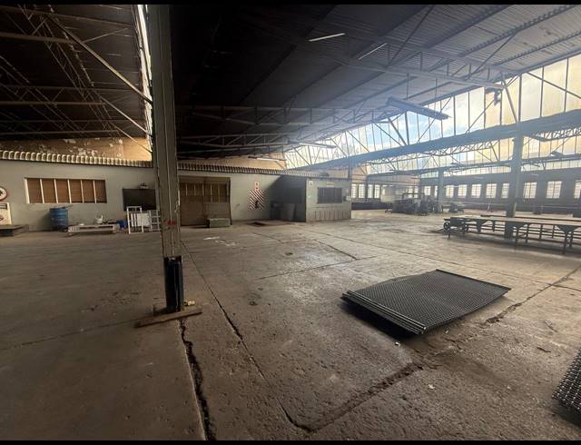 1,400M² WAREHOUSE TO LET IN ALRODE